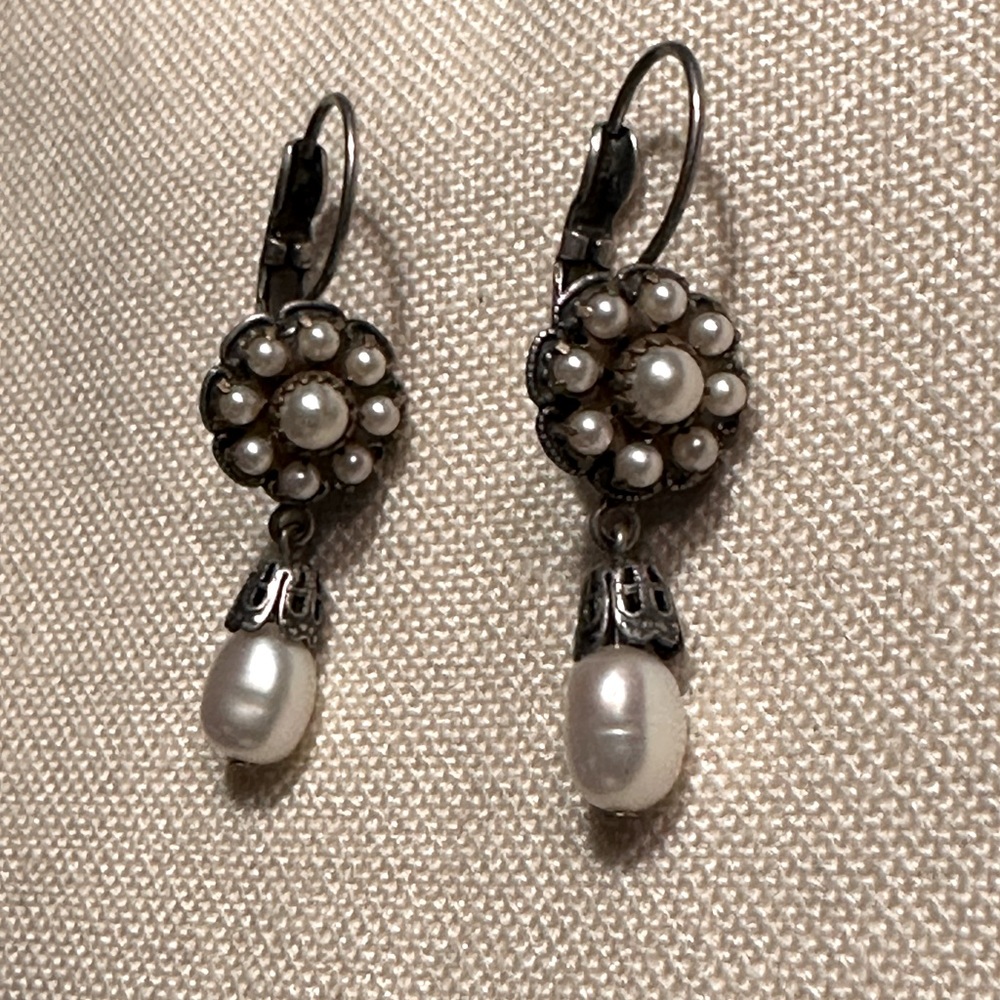 Pearl (faux)and silver tone feminine earrings. Lovely delicate drop.